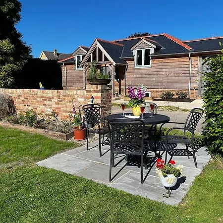 Byre - Farm Cottage On 9 Acre Equestrian Small Holding Salisbury Exterior photo