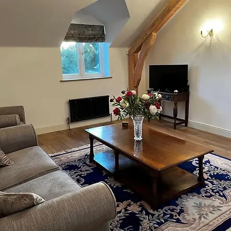 Byre - Farm Cottage On 9 Acre Equestrian Small Holding Salisbury Exterior photo
