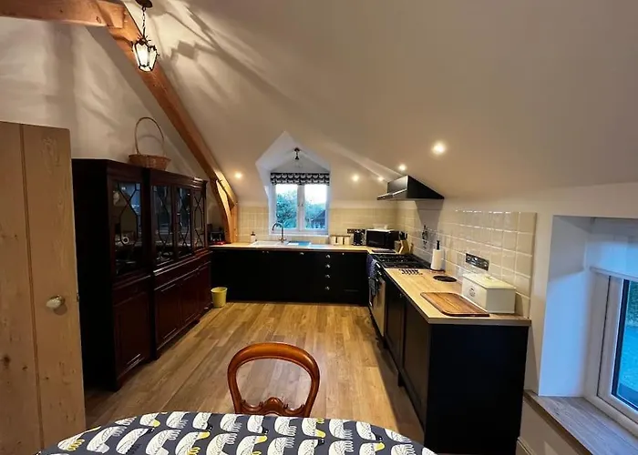 Byre - Farm Cottage On 9 Acre Equestrian Small Holding