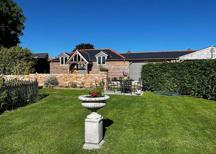 Byre - Farm Cottage On 9 Acre Equestrian Small Holding