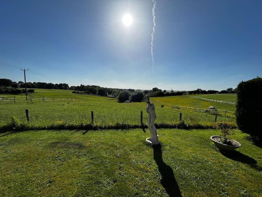 Byre - Farm On 9 Acre Equestrian Small Holding Apartment *