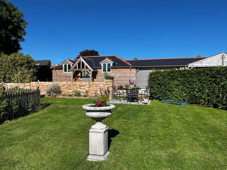 Byre - Farm On 9 Acre Equestrian Small Holding * Salisbury